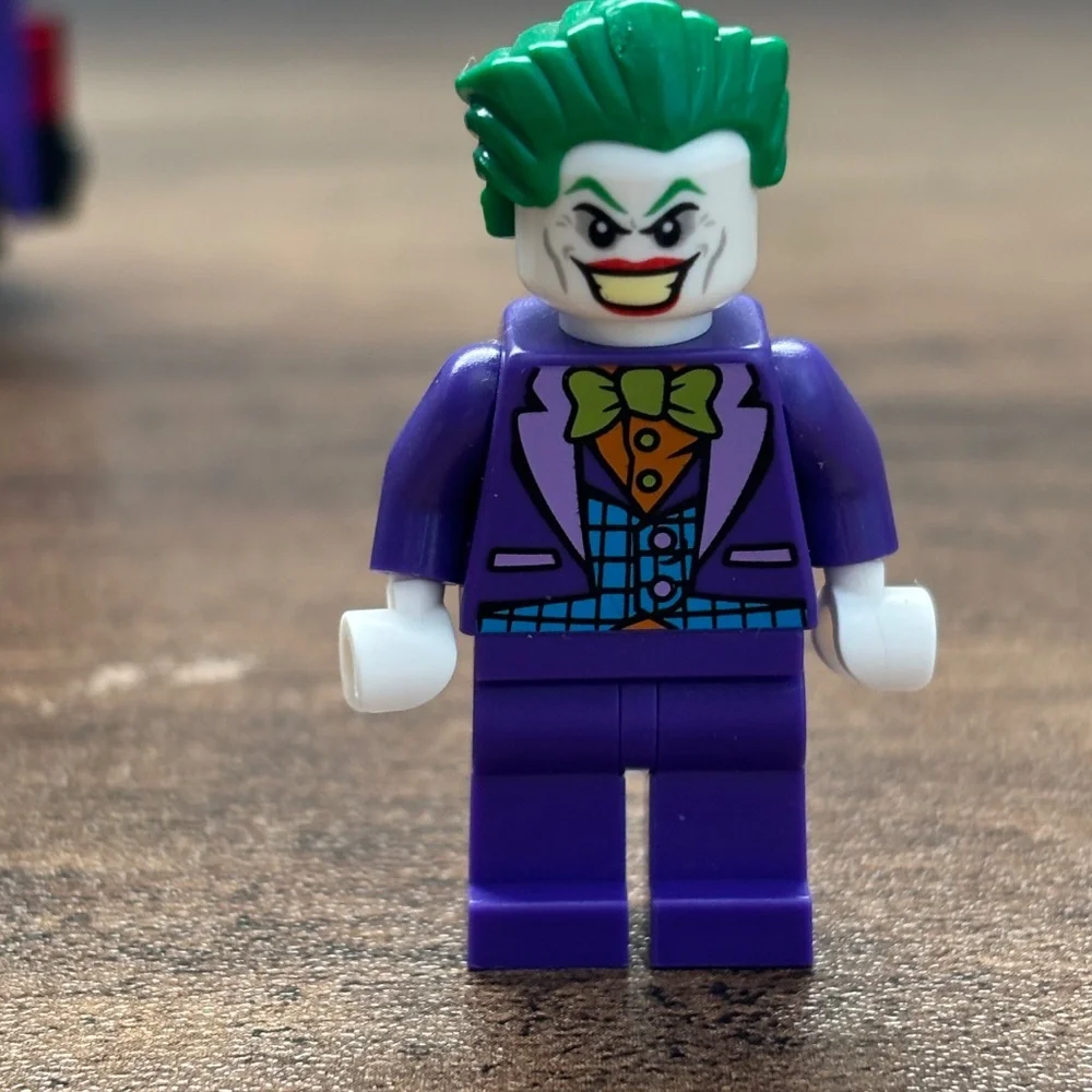 LEGO The Joker Minifigure Hammer Accessory & Car Batcave Attack Set 10763 Toy
